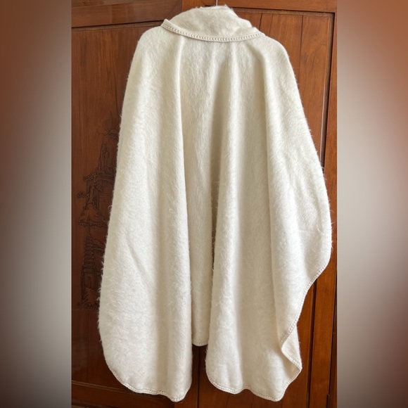 Elegant Alpaca Cloak Wrap w/Scarf - Picture 3 of 6